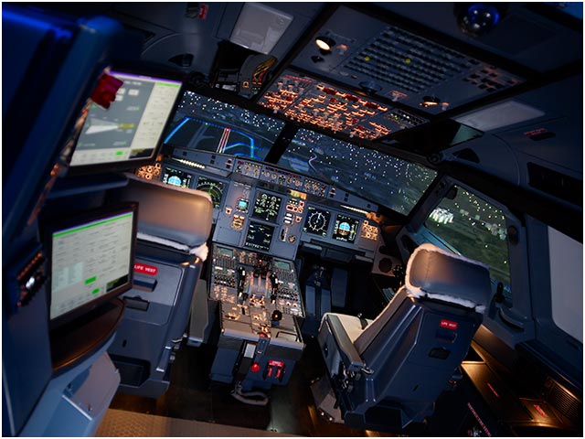 Mechtronix flight training simulators
